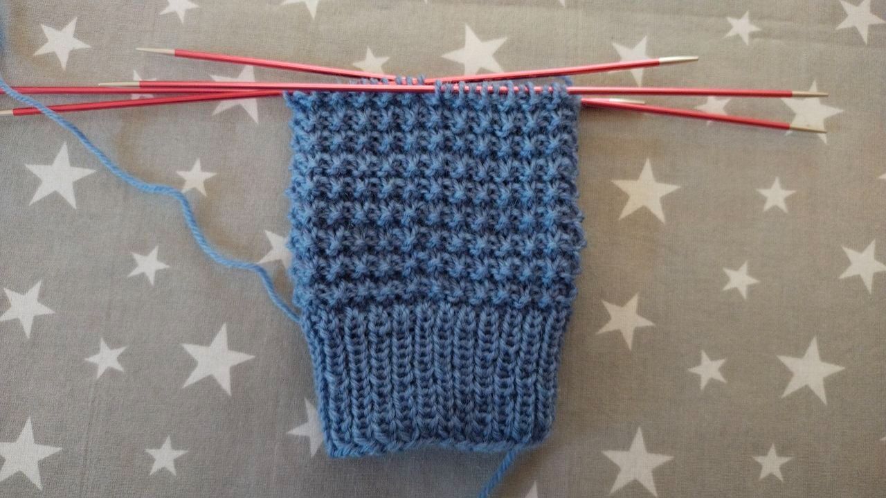 Узор две петли, четыре ряда / красивые носочки / подробное видео, схема узора.