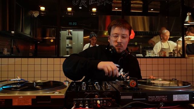 SESSION 002: Max Blender (Vinyl Only) — Deep House / Progressive