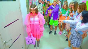 Диана ХОЧЕТ ВЫДЕЛИТЬСЯ В ШКОЛЕ!!! Диану ЗАСМЕЯЛА ВСЯ ШКОЛА!!!