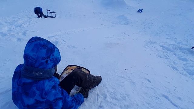 Типичное катание на горке ЗИМОЙ