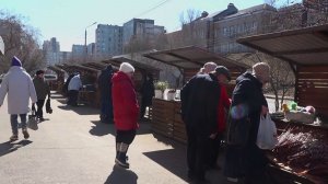В КРАСНОЯРСКЕ ЗАРАБОТАЛИ СОЦИАЛЬНЫЕ РЯДЫ ДЛЯ ТОРГОВЛИ САДОВОДОВ И ОГОРОДНИКОВ