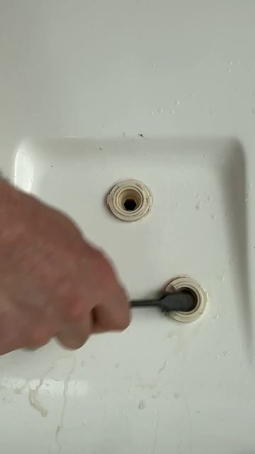 Снятия и очистка форсунок спинного массажа Jacuzzi