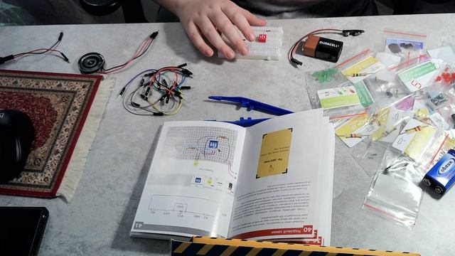 Электронный конструктор "Позитроник" *сборка четырнадцатой и пятнадцатой схемы*