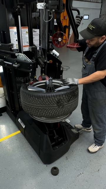 Правка диска и фирменный шиномонтаж на стендах Hunter для Porsche 911