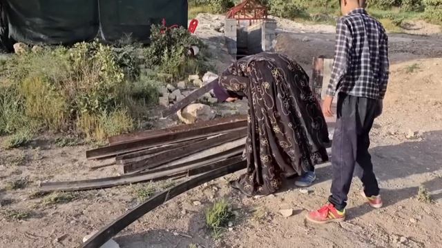 309ч.Пещера, железо и маленькие руки! Попытка кочевой семьи построить дом