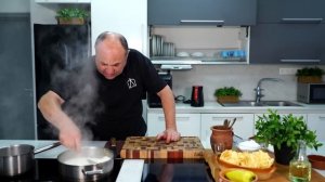 ПЕРВЫЙ РАЗ Ильи Лазерсона и быстрая ПАСТА СО СВИНИНОЙ!