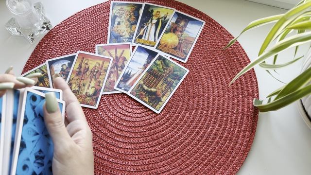 Его страхи и сомнения в ваших отношениях. Гадание на Таро