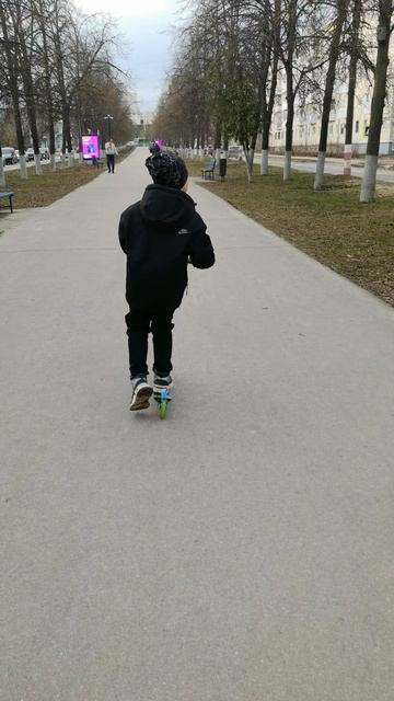 Миша и самокат