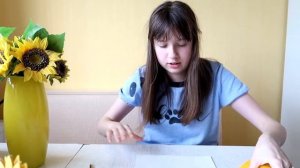 ЧЕЛЛЕНДЖ Нарисуй предметы с закрытыми глазами!Моя РЕАКЦИЯ на рисунки / МАМА прикалывается  с меня