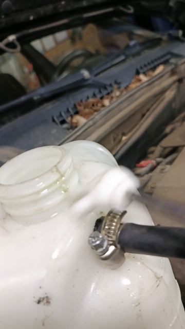 Проверка давления в клапане крышки расширительного бачка Шевроле Нива