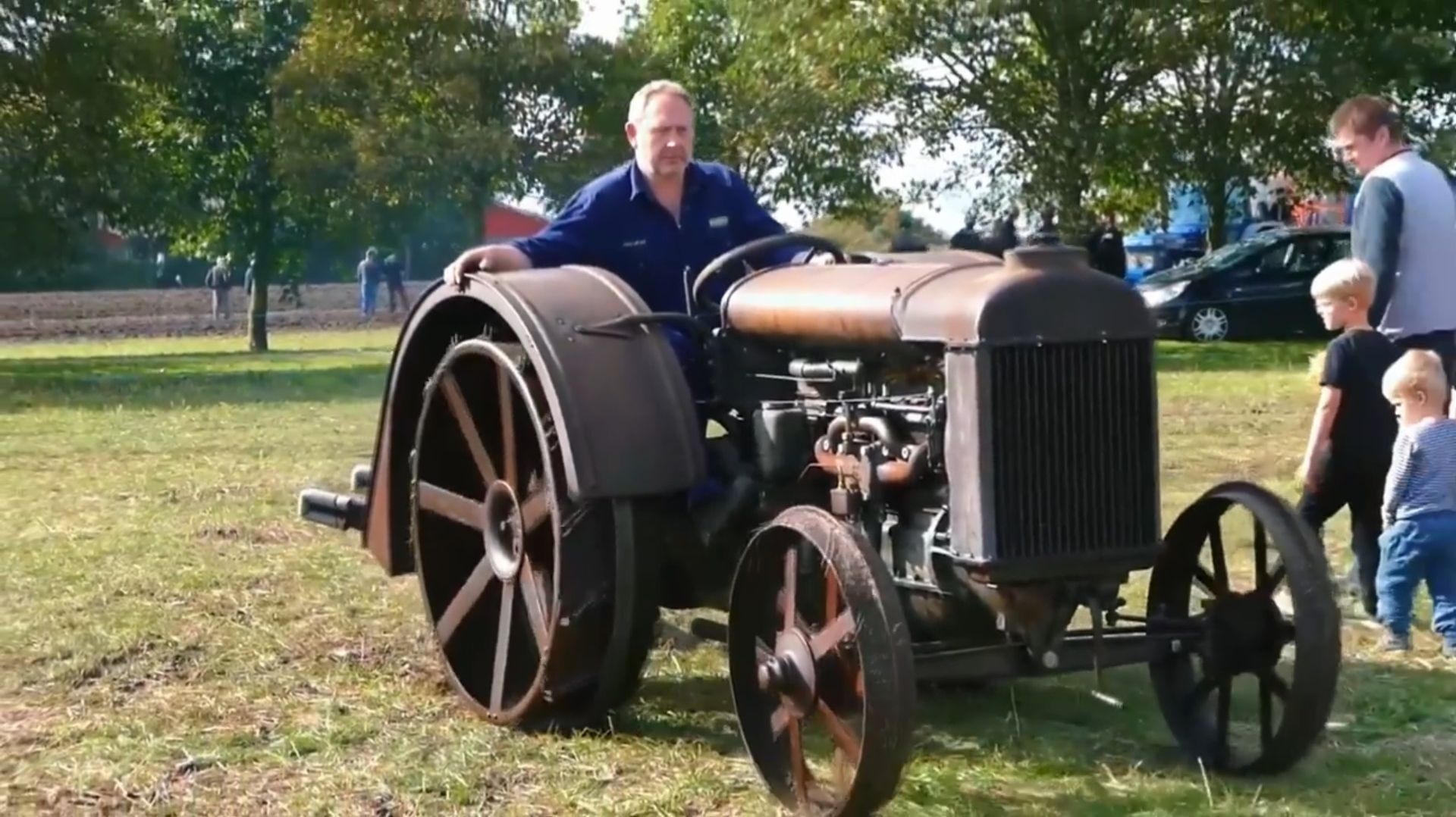ЭТО ВИДЕО НАБРАЛО 1 МЛН ПРОСМОТРОВ! Трактора 1950-ых! Как новые! 669