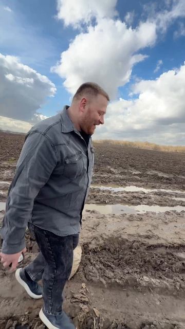 скоро на этом поле будет реализован Мега крутой проект строительства