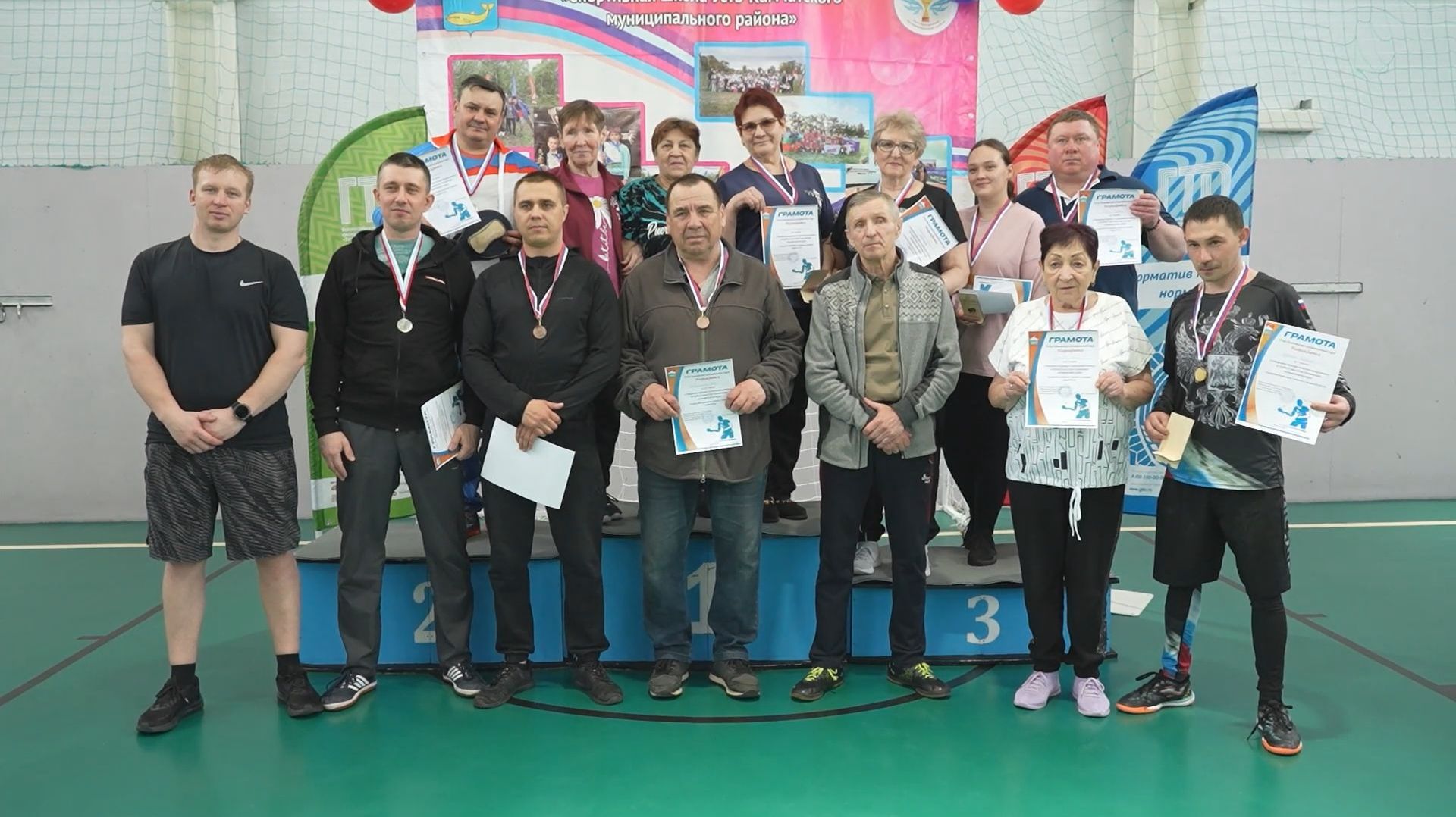 РАКЕТКИ ВВЕРХ!