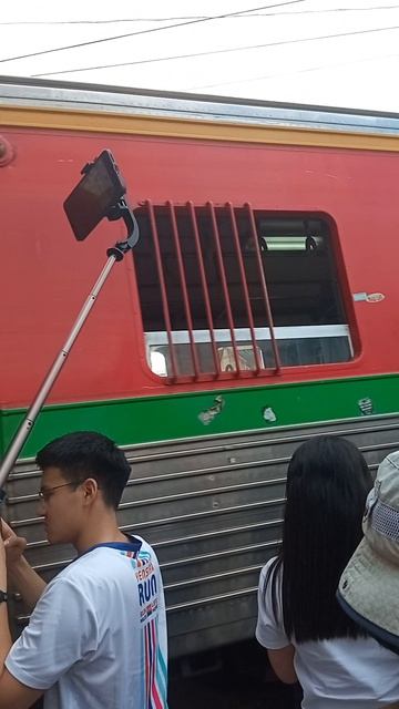 Поезд идёт. Рынок не уходит — он поднимает голову