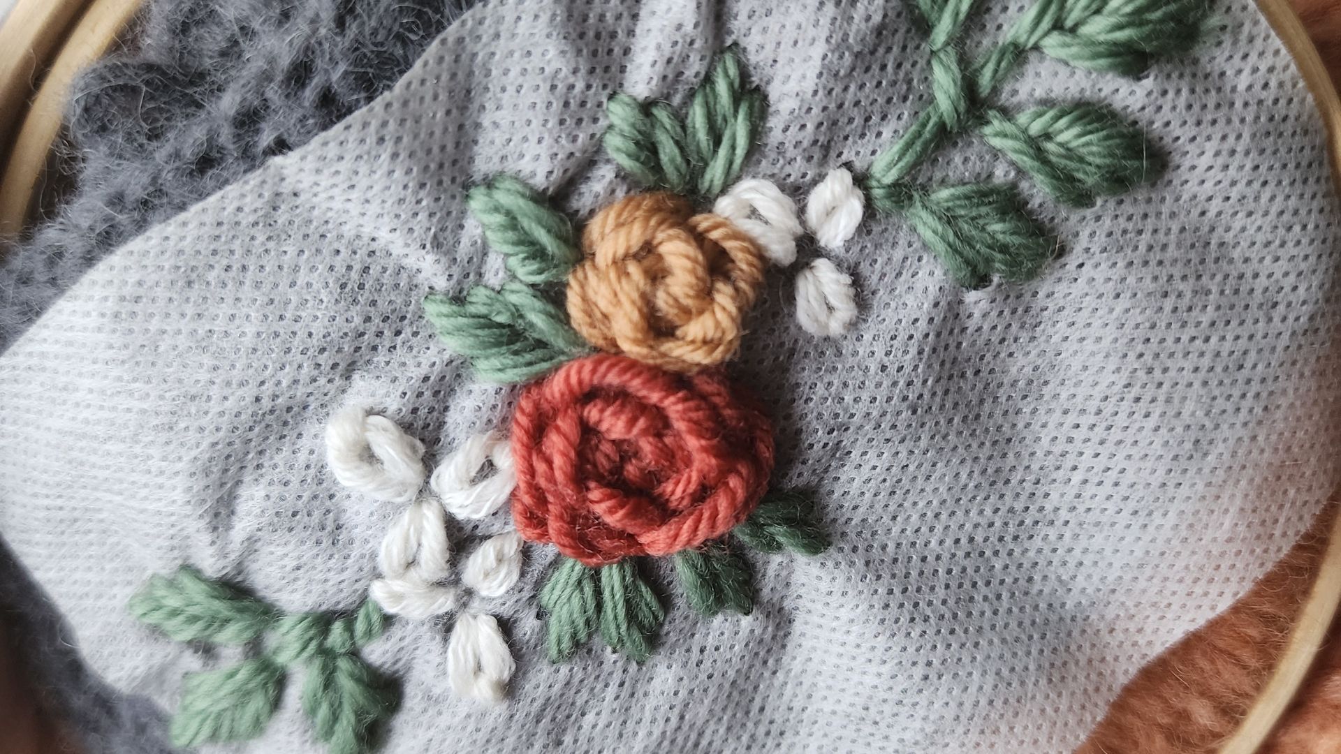 Вышиваем большой цветок