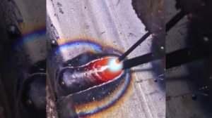 Сварщик с огромным опытом простыми словами рассказывает тонкости в работе.