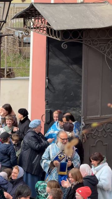 В КАДАШАХ НА БЛАГОВЕЩЕНИЕ  ПО ТРАДИЦИИ  ЗАПУСТИЛИ ГОЛУБЕЙ