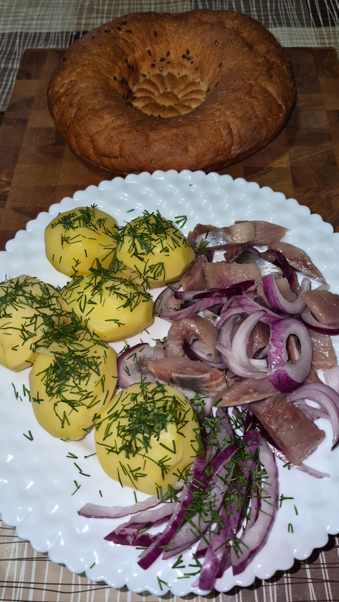 Сельдь с картошкой.