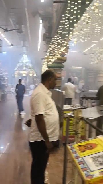 Ягия в храме Ганеши в Пудучери. Горят костры, много дыма. 6 апреля 2026 г.