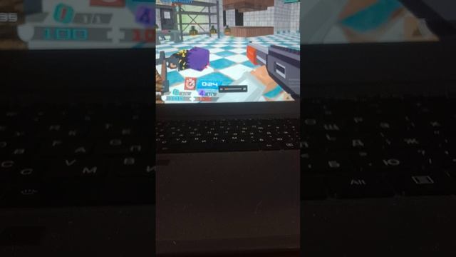 это продолжаю играть зомби в школе