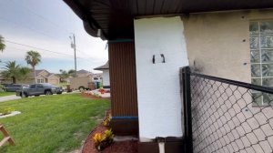 Флиппинг дома с нуля в США- покрасили забор в чёрный и начали белый фасад _ День 28