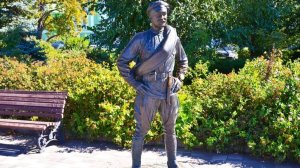 Скульптуры на набережной Самары