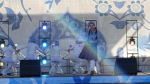 Дед Мороз  и сказочные персонажи уходят, а праздник продолжается!