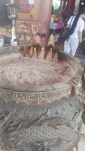 Драконы, которые не спят Где драконы стерегут бога войны, а пагода уходит в небо: