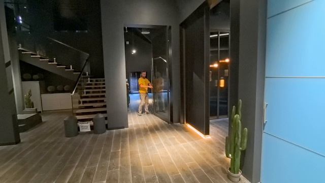 Дверь, которая открывается в обе стороны без коробки