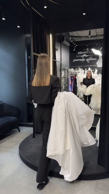 Подруженька, давай честно: свадебное платье — это не про «идеально по фигуре»