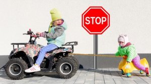 СОФУНЬЯ ШАЛУНЬЯ - СОФИЯ ВЫБИРАЕТ МАШИНУ ДЛЯ СЕСТРЫ.