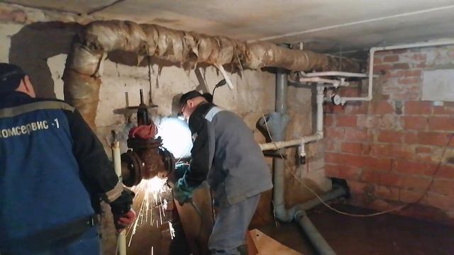 как поменять чугунную задвижку