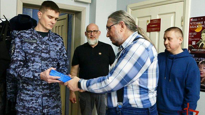 Произведения кузбасских авторов бойцам СВО