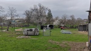 Вспашка огорода, делаю огромные клетки для котов и собак.