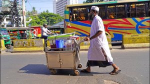 Этот прохожий приготовил уникальный сок из ближневосточных и азиатских фруктов Уличная еда Бангладеш