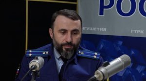 Де-Факто Де-Юре 080426 автор  Лейла Яндиева