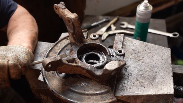 Слесарь по ремонту автомобилей: замена датчика ABS – как извлечь закисший элемент из кулака