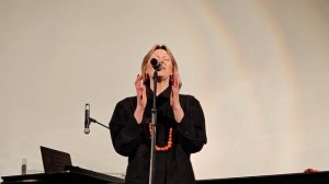 Анна Сеничева - "Взгляд зажатого в клетке тигра"