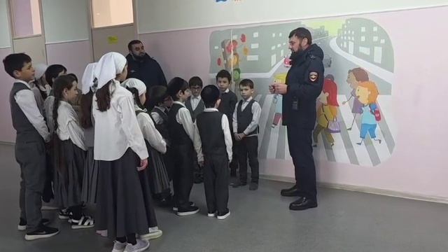 Госавтоинспекторы ОМВД России по Итум-Калинскому району провели беседу с учащимися школы н.п. Гухой