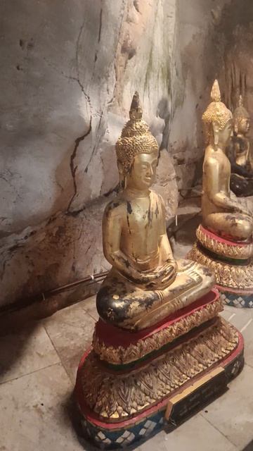 Пещера с естественным освещением