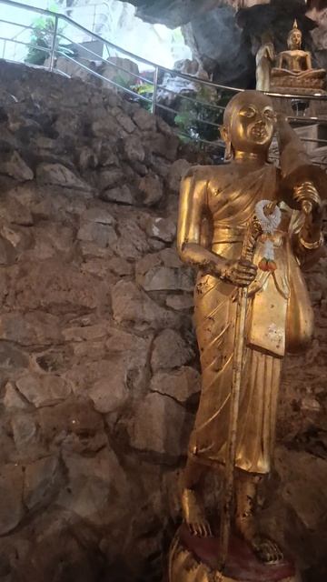 Как выглядит буддийская медитация вживую