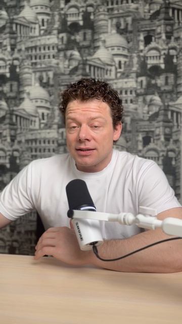 Потому и нет вопроса, почему индекс не растет!