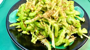 Хрустящий витаминный салат из сельдерея!