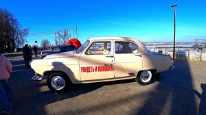 Первый раз на подъёмнике поднялись, а тут такое чудо стоит.