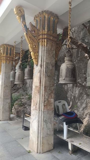 Пещера, где живёт Будда Белый слон на вершине тайской пещеры: духовный подъём в храм Кхао Йой