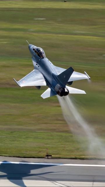 Супергонка: маневрирование и скорость истребителя #истребитель #авиация #маневры