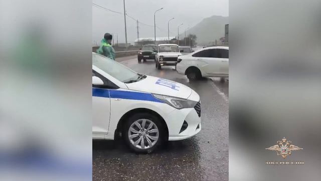 Ирина Волк: В Дагестане сотрудники полиции приходят на помощь пострадавшим от наводнения