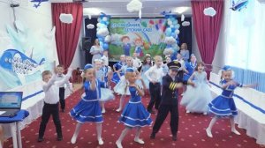 Зажигательный танец на выпускном в детском саду