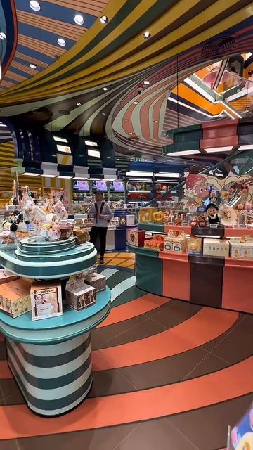 Обзор самого большого магазина Pop Mart в мире (Бангкок)