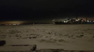 Петровская набережная в Кронштадте ночью